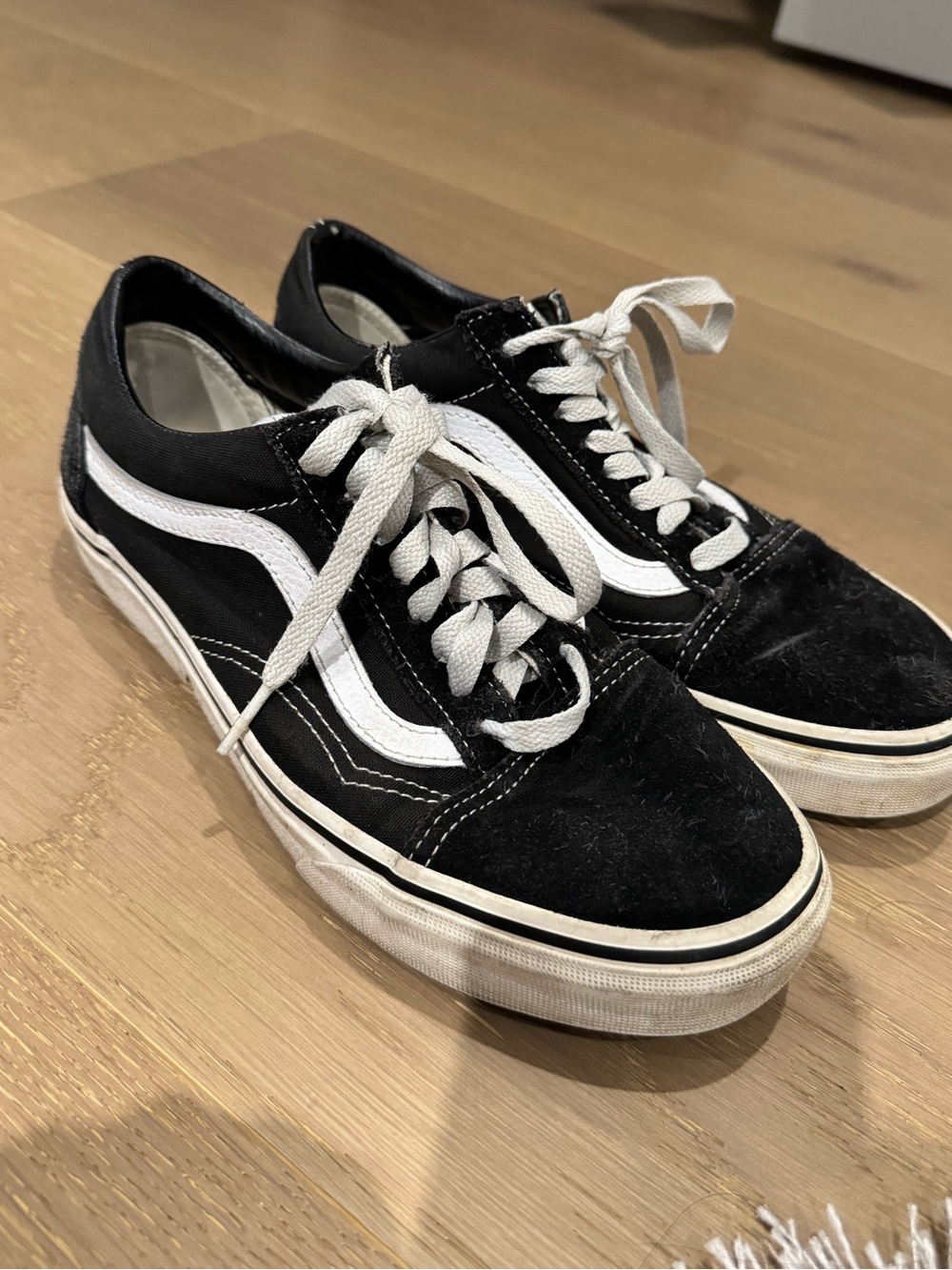Classic Black Low-Top Skate Sneakers with White Side Stripe